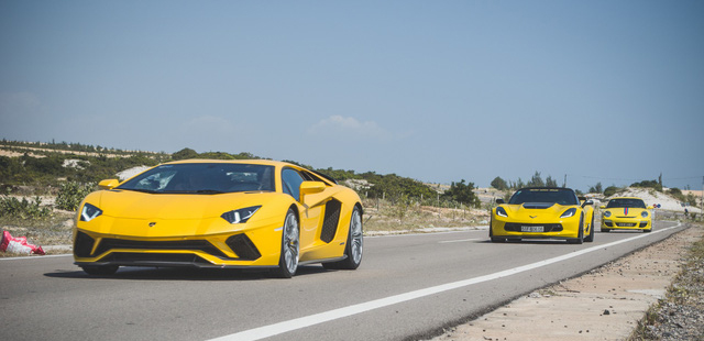 Lamborghini Aventador S cùng dàn siêu xe diễu hành tại Phan Thiết Lamborghini Aventador S cùng dàn siêu xe diễu hành tại Phan Thiết